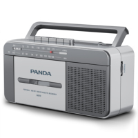 Panda 8223-REPRODUCTOR DE Cassette Boombox Retro accionado por CA o con batería, Radio Estéreo AM/FM con altavoz grande y conector de auriculares