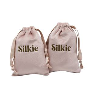 Kaliteli Yumuşak OEM Özelleştirilmiş Boyut Logolu Kozmetik Makyaj Ambalajı Hediye Kadife Mücevher Kesesi Polyester Toz Kahve İpli Çanta - Product Image 1