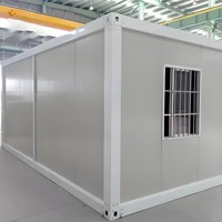 Maison conteneur modulaire en acier préfabriquée avec fenêtres et panneaux sandwich isolés pour bureau temporaire ou projet de dortoir