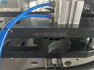 Machine d'étiquetage OPP à colle thermofusible entièrement <span class=keywords><strong>automatique</strong></span>, <span class=keywords><strong>correcteur</strong></span> de déviation de roulement électrique E+L, toute nouvelle, pour bouteilles carrées et rondes - Product Image 4