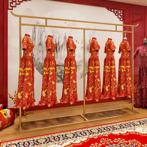 Présentoir de vêtements Hanfu et Qipao de style Art Déco en métal doré multifonctionnel pour studio photo - Product Image 3