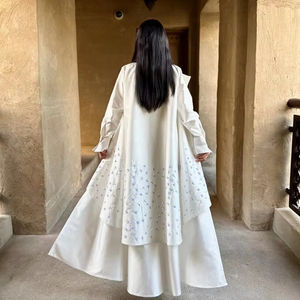 LE DUO Abaya Blanca Vintage con Adornos de Cristal y Satén, Ropa Islámica Modesta de Manga Larga Abierta para Mujer, para Ocasiones Formales - Product Image 1