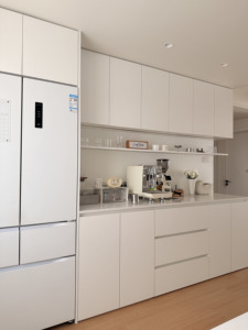 Buffet <span class=keywords><strong>de</strong></span> cuisine minimaliste et station café, conçus pour une préparation culinaire efficace et élégante dans les maisons contemporaines. - Product Image 2