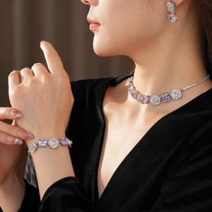 Juego de Collar, Pulsera y Pendientes de Lujo con Diseño de Rosas Rosadas, Cubos de Azúcar Pequeños y Circonitas - Product Image 3