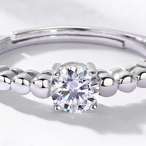 Anillo Solitario de Plata de Ley S925 con Moissanita Redonda, Tallo con Cuentas, Ajustable, Estilo Vintage, Anillo de Boda Elegante para Mujer - Product Image 4