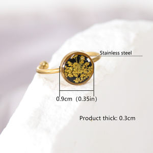 แหวนดอกไม้แห้งเรซิ่น แหวนดอกไม้จริง แหวนหมั้นทองสแตนเลส แหวนดอกไม้กดสำหรับผู้หญิง ของขวัญงานแต่งงาน - Product Image 3