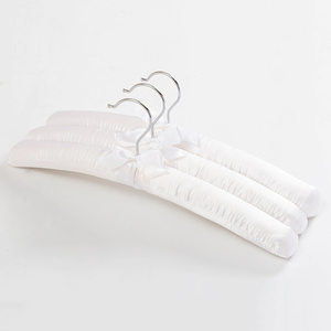 Venta caliente Navidad satén acolchado tela percha para vestido de boda percha Hotel percha - Product Image 2
