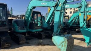 Excavatrice d'occasion Kobelco SK70SR SK60R SK75R de 7 tonnes, fabriquée au Japon, avec moteur, boîte de vitesses, pompe, PLC, prix bas, EPA CE - Product Image 2
