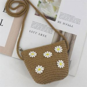 Mode française sacs à main fleur <span class=keywords><strong>sac</strong></span> à main pour femme paille coquille <span class=keywords><strong>sac</strong></span> à main Design moderne sacs dames filles Unique <span class=keywords><strong>sac</strong></span> en <span class=keywords><strong>fibre</strong></span> <span class=keywords><strong>de</strong></span> <span class=keywords><strong>coco</strong></span> - Product Image 6