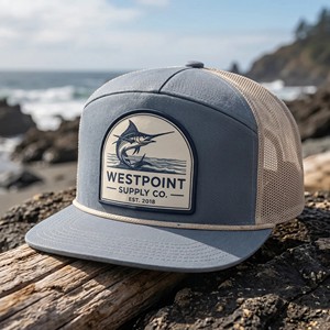 Casquette de camionneur personnalisée bleue à visière plate en maille avec détail corde et logo brodé, casquette de pêche d'extérieur, vente en gros - Product Image 1