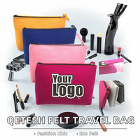 Pochette de voyage portable Qetesh Fashion en feutre non tissé, sac de rangement écologique à fermeture éclair avec poignée souple, trousse de toilette multicolore