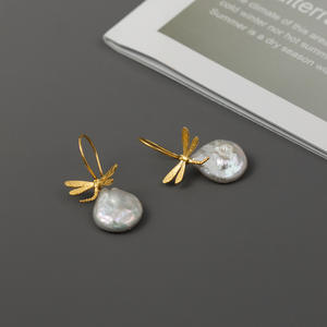 Pendientes de Perlas Pequeños de Estilo Retro Literario Francés para Mujer, Aspecto Original, Plata de Ley, Libélula, Estilo Barroco - Product Image 2