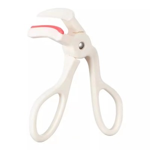 Recourbe-cils style clip blanc grand angle avec coussinet en silicone remplaçable pour usage général - Product Image 3