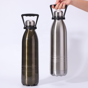 Bouteille d'eau sport en acier inoxydable de 64 oz, grande capacité avec poignée, gourde isotherme en forme de cola de 1800 ml, goulot étroit - Product Image 3