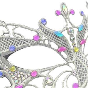 Masque de soirée papillon en dentelle argentée en plastique avec strass multicolores, demi-masque pour les yeux - Product Image 3