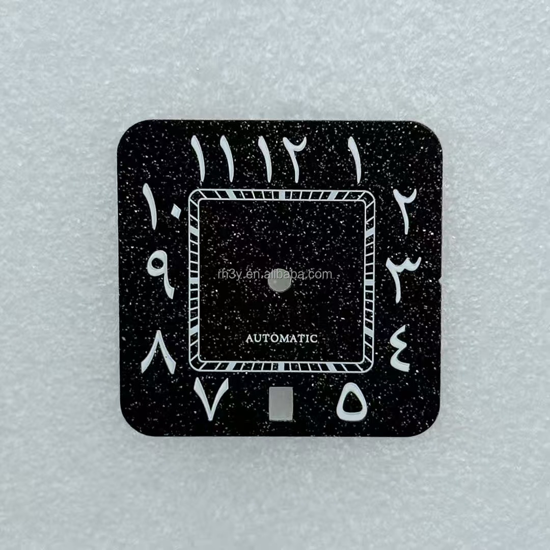 Calendario delle ore 6 con scrittura araba