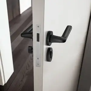 Простая черная деревянная дверная ручка для внутренней двери