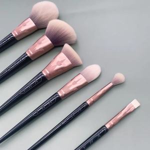 YRX, venta al por mayor, 6 uds., juego de brochas de maquillaje negras, virola con logotipo láser, pelo sintético, mango de madera, brochas para base facial - Product Image 4