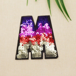 Patchs à paillettes avec lettres anglaises colorées, broderie personnalisée de haute qualité, vente en gros, pièces - Product Image 4