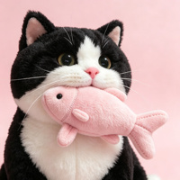 Peluche chat mignon tenant une poissonnette, poupée chaton en peluche douce, peluche animale personnalisée pour cadeau et décoration