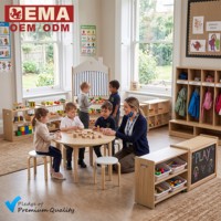 Table ronde en bois massif certifiée EMA pour enfants, bureau rond artisanal pour dessin pour la zone artistique de la maternelle