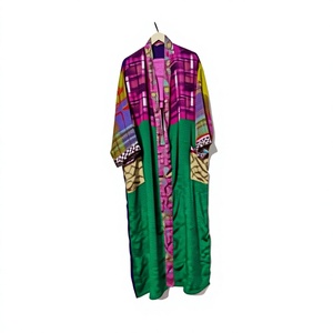 Kimono de lujo para verano, ropa de dormir, hecho a mano, patchwork, bata larga, hecho a mano en India, vintage, kimono de sari de seda reciclada. - Product Image 1