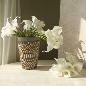 Yihua - Flor de Lirio de Cala Artificial, Tallo Único, Color Blanco, Flor de Seda para Decoración del Hogar, Decoración Interior de Lujo - Product Image 4