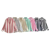 Kemeja Kasual Longgar Motif Garis T26242, Bahan Satin Sutra Tekstur Digital Printing, Kancing Vertikal, Cocok untuk Musim Semi
