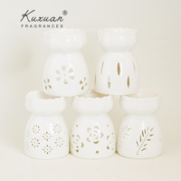 Four en céramique personnalisé en gros conception creuse blanche nordique toutes sortes de jolies fleurs utilisées pour l'ameublement de la maison tasse en céramique