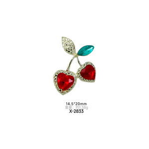 Nueva cereza roja en forma de corazón con diseño de diamante verde Proveedores de amuletos de uñas de aleación de cereza - Product Image 6