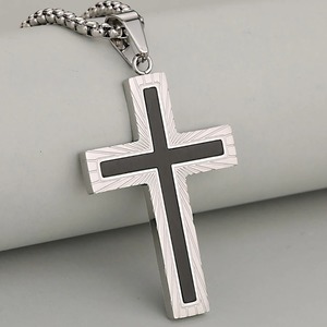 Collier avec pendentif croix gravé vintage en acier inoxydable pour hommes et femmes, bijoux religieux chrétiens hip-hop punk, cadeau pour la fête des pères - Product Image 4