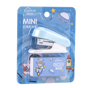 Mini grapadora con 26/6 grapas para estudiantes, suministros de oficina, herramienta de encuadernación compacta con diseño de dibujos animados - Product Image 5