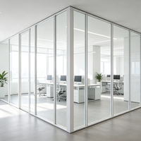 Cadre en aluminium blanc avec verre trempé ; épaisseur du verre et couleur du cadre personnalisables ; adapté aux bureaux