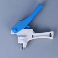 Outil de perforation pour tuyaux d'irrigation et flexibles plats