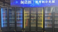 Refrigerador Exhibidor de Bebidas con 3 Puertas, Sin Escarcha, Doble Temperatura, Puerta de Vidrio, Marco Negro, Control Digital para Bar