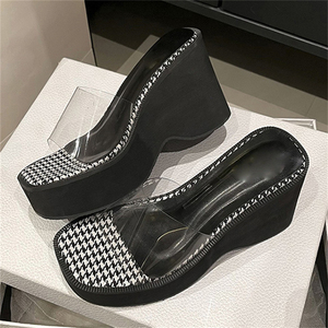 Sandales compensées noires de haute qualité, style 2025, talons hauts souples, nouvelle collection été, en PVC transparent, pour femmes à pied large - Product Image 1