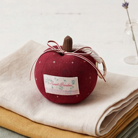 Décorations de Noël artisanales : Sacs en tissu, jouets en peluche, ornements pomme, décorations de voiture charmantes, ambiance paisible et chaleureuse, motifs floraux
