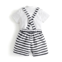Nouvel ensemble de vêtements décontractés d'été pour garçons : chemise blanche à manches courtes et short rayé à bretelles – Tenue pour enfants