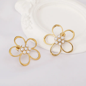 Boucles d'oreilles pour femmes en acier inoxydable 304 plaqué or 18 carats de haute qualité, électroplaqué sous vide, perle artificielle, fleur creuse, polie - Product Image 5