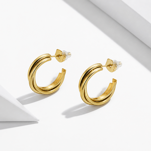 Pendientes de Aro de Doble Riel de Acero Inoxidable con Baño de Oro de 14K al Vacío, Aros Abiertos Escultóricos en Capas - Product Image 1