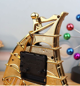 Decoración de lujo, piezas de decoración para el hogar, juego de estatua de ciervo decorativa con reloj de mesa de escritorio - Product Image 6