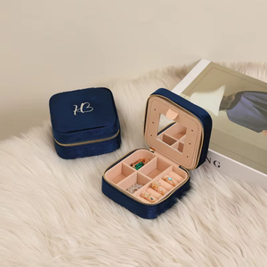 Estuche de Almacenamiento de Joyas Cuadrado de Terciopelo con Logotipo Personalizado - Organizador de Viaje Portátil de Cuero PU para Collares y Pendientes - Product Image 4