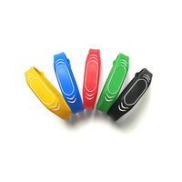 Bracelet NFC en silicone souple personnalisé couleur Pantone réutilisable avec puce RFID NTAG 216 888 octets pour spa et parc aquatique
