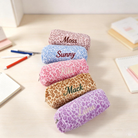 Pochette à crayons en fausse fourrure imprimée léopard colorée, grande capacité, fermeture éclair, avec logo exclusif personnalisé