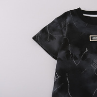 Nieuwe zomerkledingsets voor jongens, korte mouwen, tweedelige sets met kleurrijke bedrukte print en reverskraag