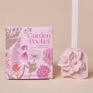 Tablette parfumée pour voiture Fleur d'Haitang, parfum longue durée, pendentif de voiture personnalisé au design raffiné, tablette de parfum pour voiture - Product Image 6