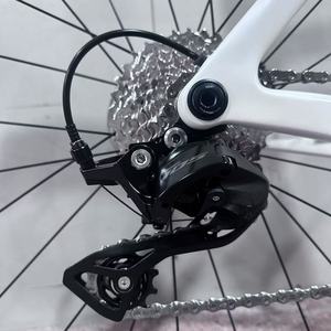 Bicicleta de Carretera Aerodinámica KOZO de Fibra de Carbono, Venta al por Mayor Directa de Fábrica, 700C <span class=keywords><strong>SHIMANO</strong></span> <span class=keywords><strong>105</strong></span> 24S, Freno de Disco Hidráulico, Bicicleta de Carreras Ligera OEM - Product Image 6
