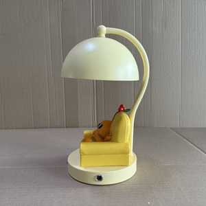 <span class=keywords><strong>Lampada</strong></span> da Tavolo in Resina a Forma di Ginseng Cartoon sul Divano, Dimmerabile a 3 Colori, Illuminazione Decorativa Carina e Divertente per la Casa - Product Image 2