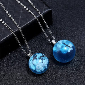 Collier ras de cou pour femme K1341, pendentif rond en résine transparente avec ciel bleu et nuages blancs, chaîne courte, pour cadeau - Product Image 5