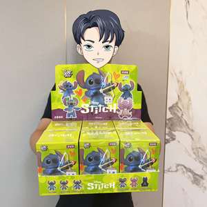 Collection de figurines miniatures mignonnes d'extraterrestres et de compagnons roses, inspirées des séries d'anime, avec un thème nœud et cœur, pour les fans. - Product Image 2